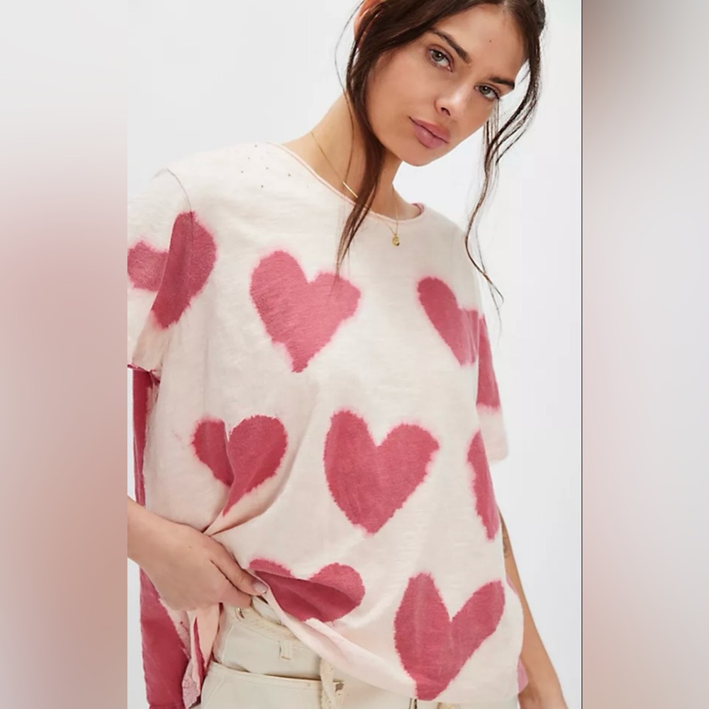 Magnolia Pearl Heart T-shirt cotton OS, one wear, one wash and hung dry.